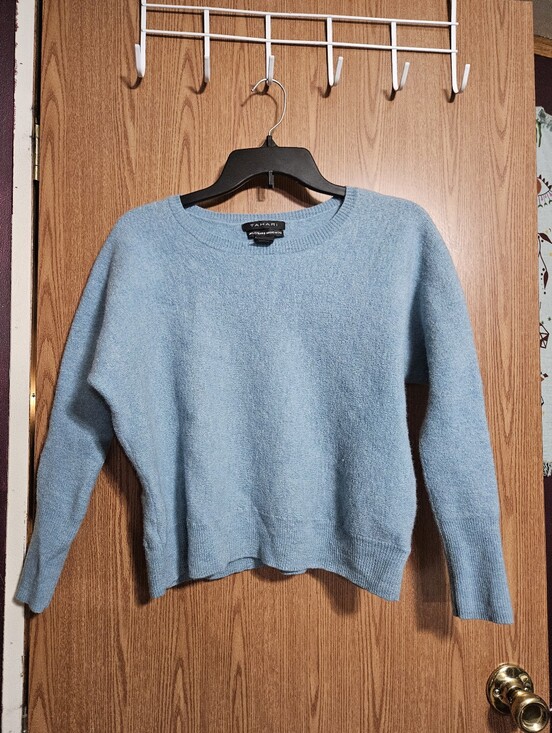 Tahari Sweaters - Tahari Extrafine 100% Merino Wool Pullover Round Neck Sweater Size XL!